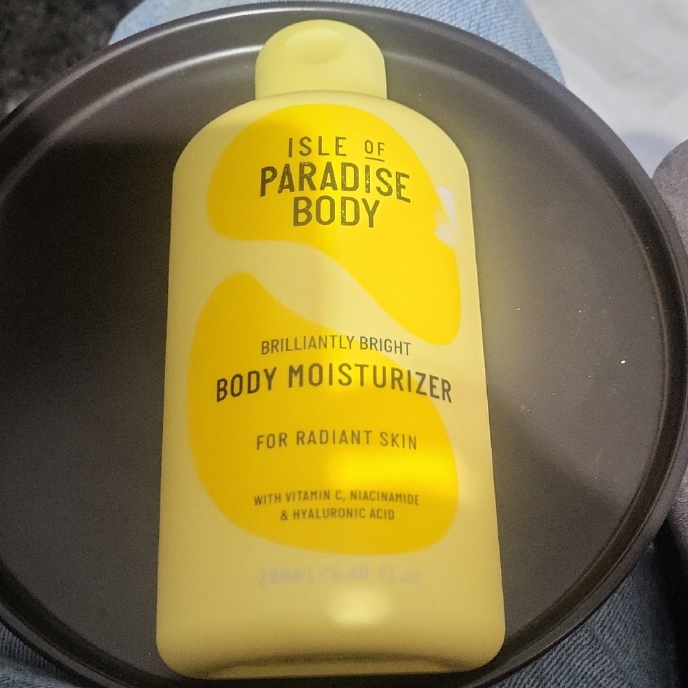 Isle of Paradise Brilliantly Bright Body Moisturizer - New
